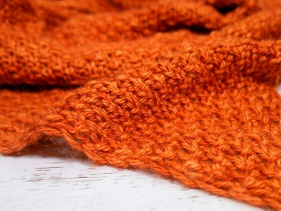 Aprende a tejer con palillos una bandana para mamá